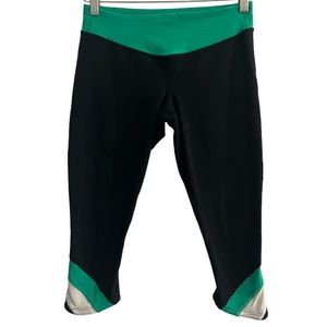 Lululemon Capri leggings.